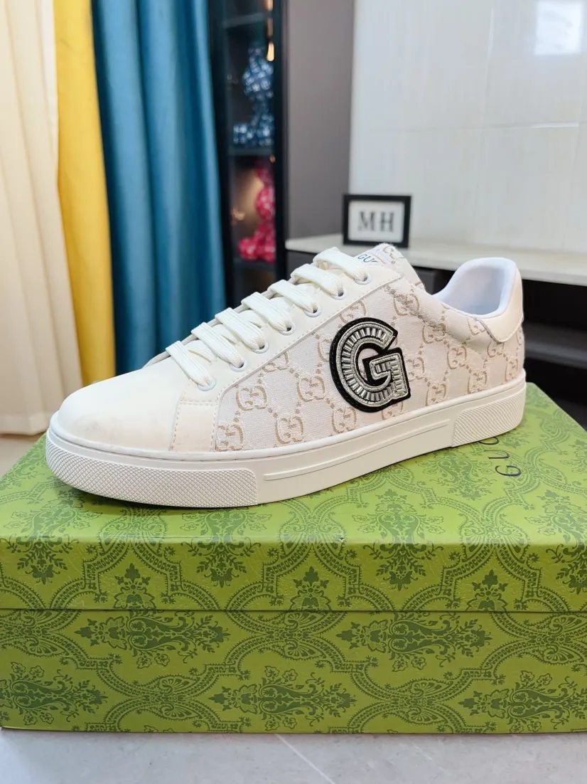 Men's men's shoes 💰400🌹🌹Gucci [Gucci] new model is on the market, the picture above is a must-sell. Top luxury brand, the latest fashionable casual men's shoes, trendy and versatile style, relaxed and sporty style, upper imported from Italy crocodile pattern cowhide ➕ genuine leather lining and ultra-fine workmanship. Original personalized and fashionable semi-air cushion raised outsole, light and comfortable on the foot, size 38-44